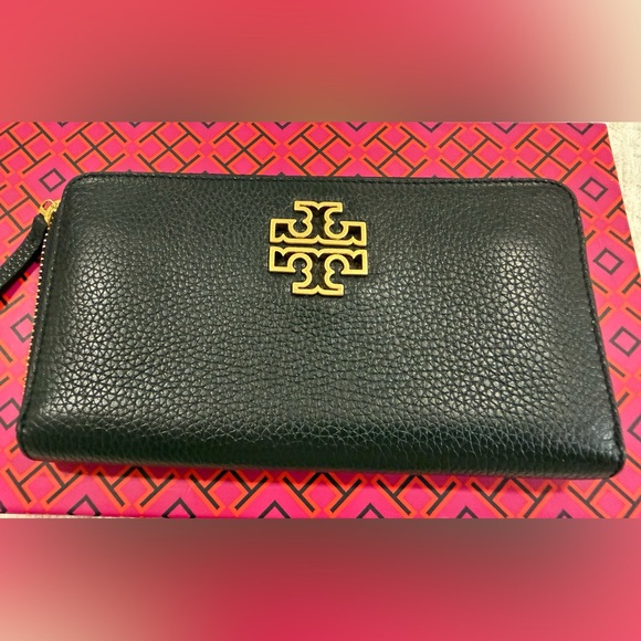 Tory Burch Britten Black Pebbled Leather Continental Wallet - Picture 10 of 10